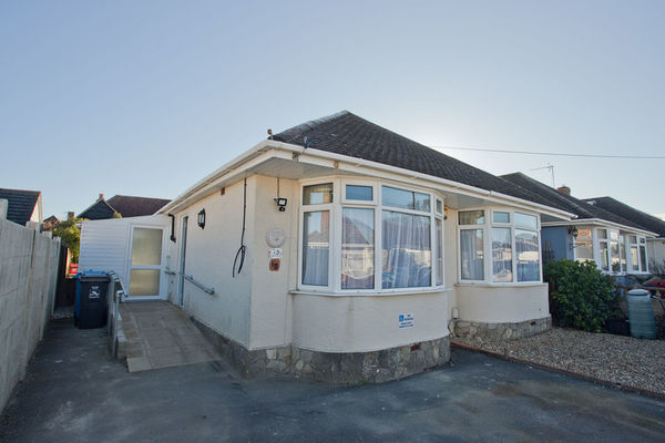 Hilda's Retreat, Elevated  Accessible  Holiday  Bungalow, Poole